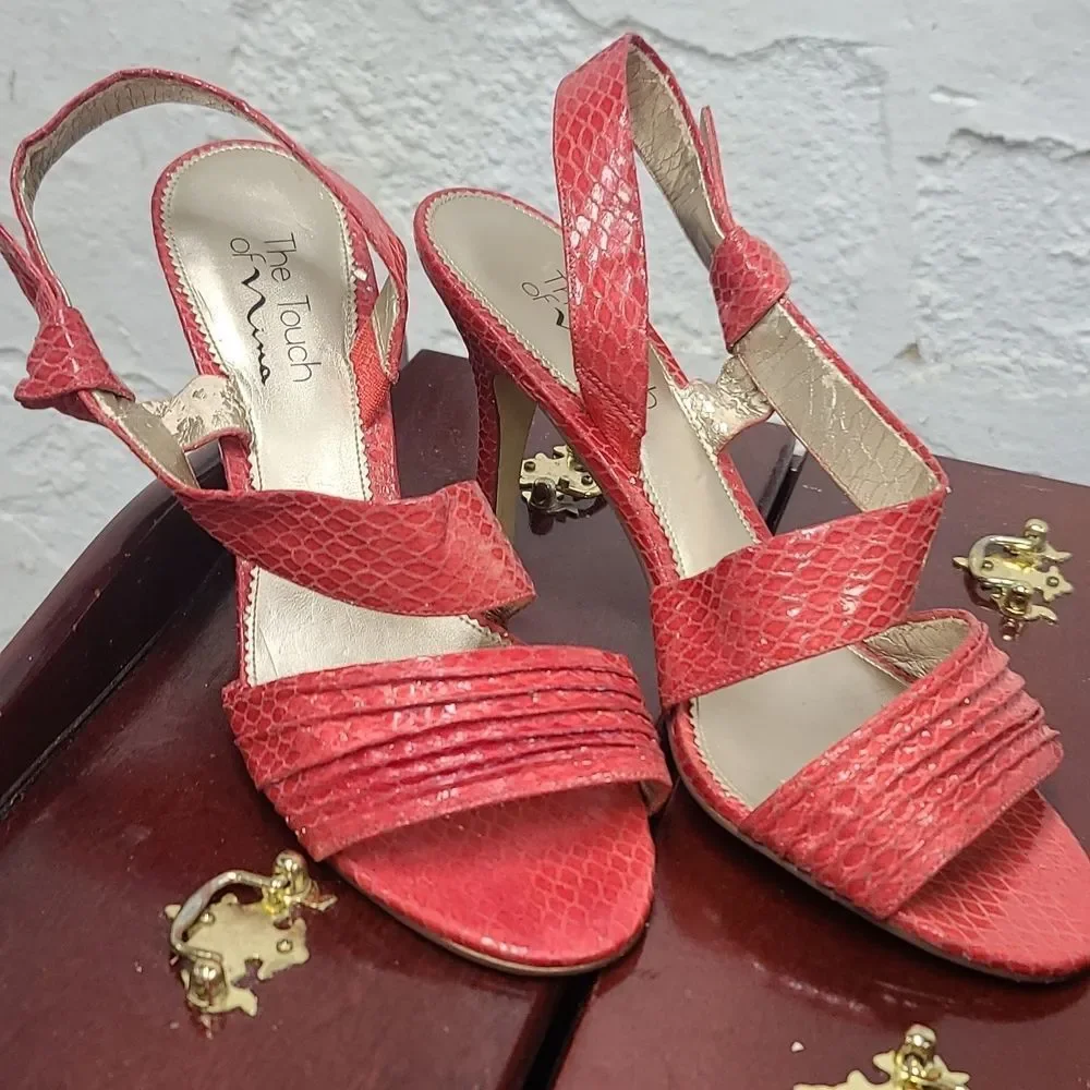 Vipor Touch of Nina red Snake skin heels